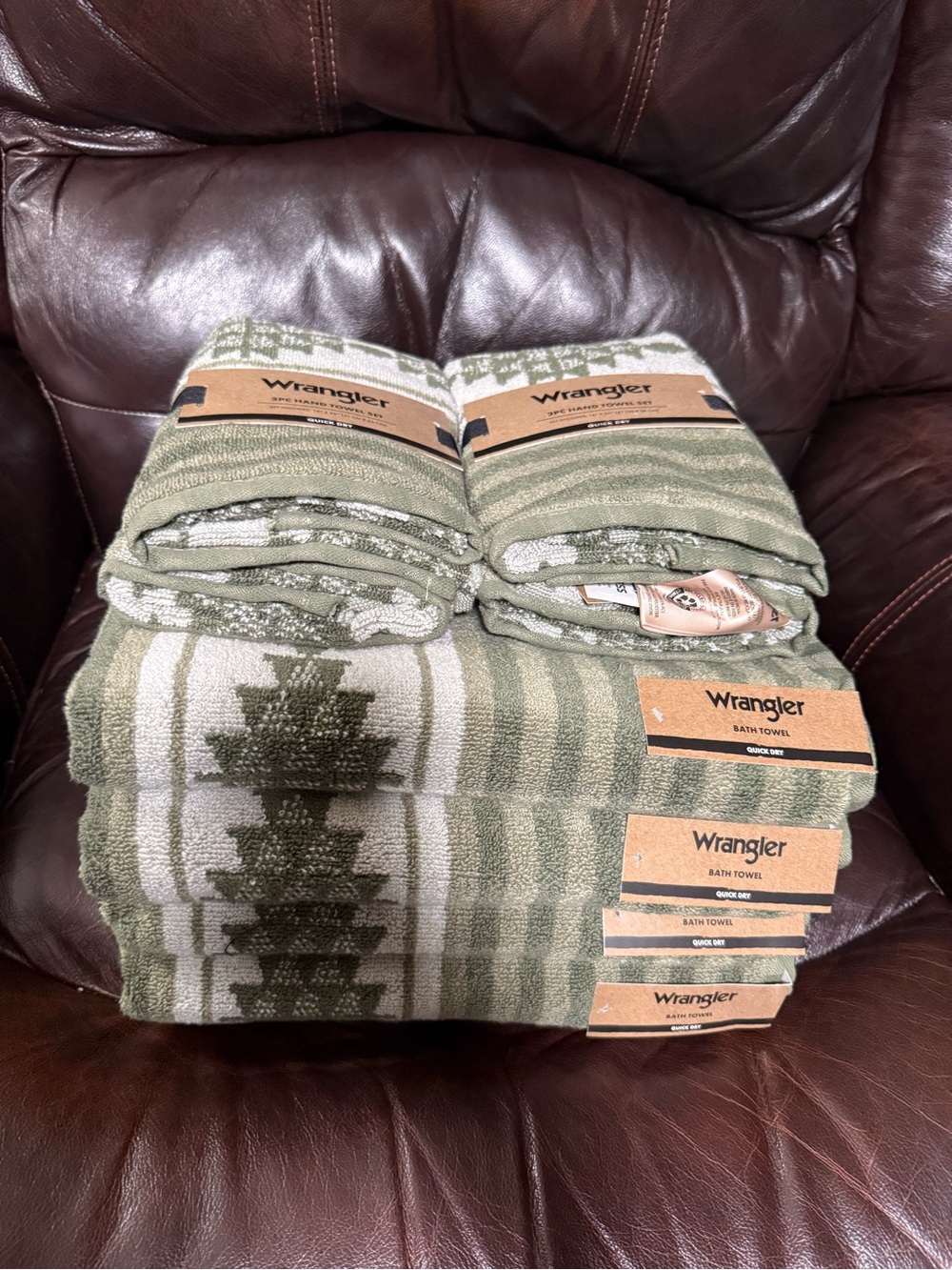 Green/light grey Aztec Wrangler bath towels